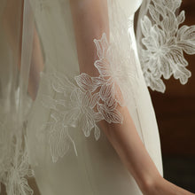 Load image into Gallery viewer, Lacey Bridal Veil