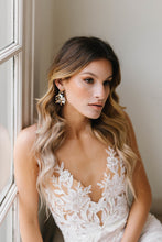 Load image into Gallery viewer, Lucia Bridal Earrings