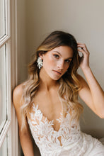 Load image into Gallery viewer, Margo Bridal Earrings