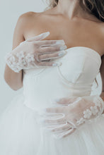 Load image into Gallery viewer, Raven - Bridal Gloves