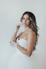 Load image into Gallery viewer, Raven - Bridal Gloves