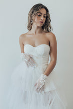 Load image into Gallery viewer, Reese - Bridal Gloves