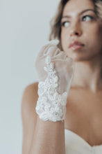Load image into Gallery viewer, Reese - Bridal Gloves