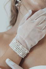 Load image into Gallery viewer, Rome - Bridal Gloves