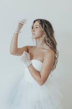 Load image into Gallery viewer, Rome - Bridal Gloves