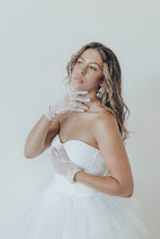 Load image into Gallery viewer, Rome - Bridal Gloves