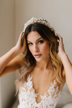 Load image into Gallery viewer, Veda Bridal Tiara