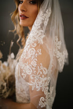 Load image into Gallery viewer, Onyx - Bridal Veil