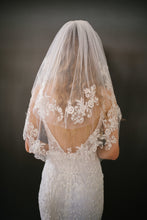 Load image into Gallery viewer, Onyx - Bridal Veil