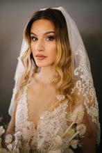 Load image into Gallery viewer, Onyx - Bridal Veil
