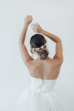 Load image into Gallery viewer, Laurel Bridal Comb