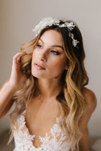 Load image into Gallery viewer, Calla Bridal Comb