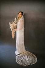 Load image into Gallery viewer, Lila - Pearl Veil