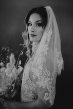 Load image into Gallery viewer, Onyx - Bridal Veil