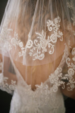 Load image into Gallery viewer, Onyx - Bridal Veil