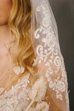 Load image into Gallery viewer, Onyx - Bridal Veil