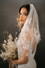 Load image into Gallery viewer, Onyx - Bridal Veil